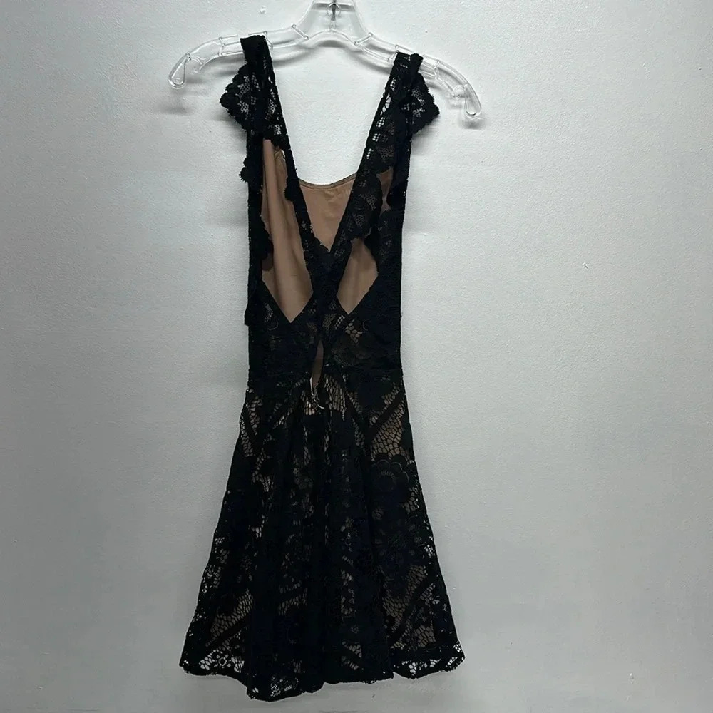 For Love & Lemons Gianna Apron Mini Dress Floral Lace Sleeveless Open Black XS - Picture 7 of 13